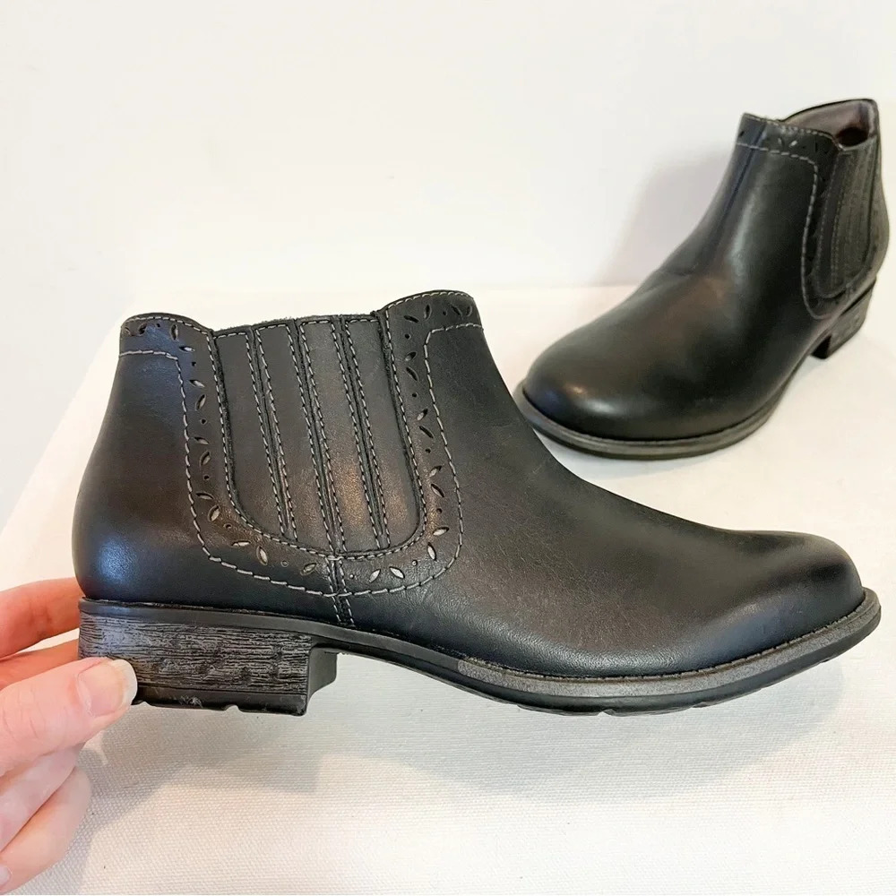 Earth Avani Buxton Ankle Boots
